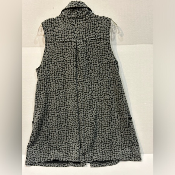 Yushi, Women’s Grey/Black Button Down, Sleeveless Tunic. Made in USA - Picture 5 of 10